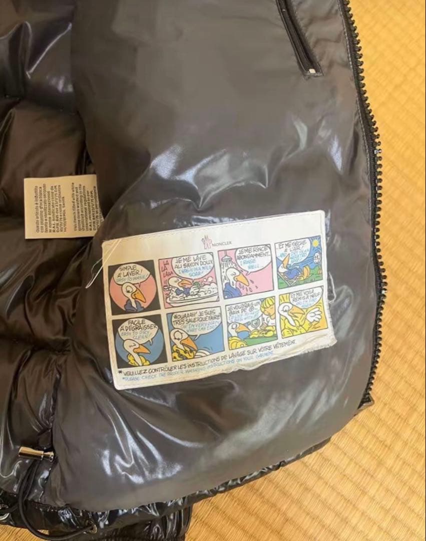 光沢ブラックダウンジャケット