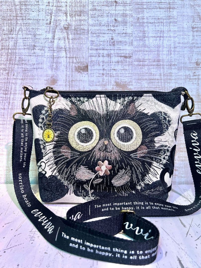 ブラックハート生地♡刺繍のショルダーバッグ♡個性的な黒猫ちゃん