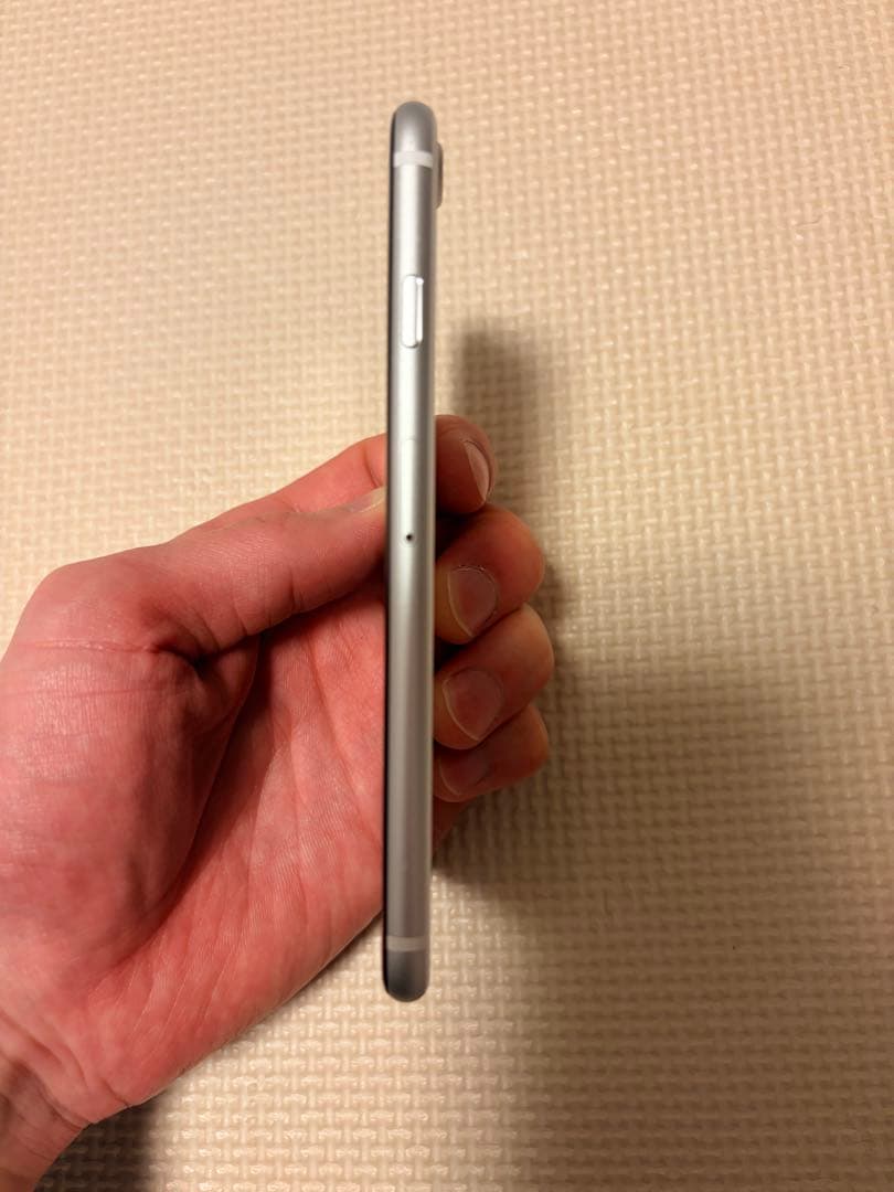 Apple iPhone SE 第2世代　ホワイト