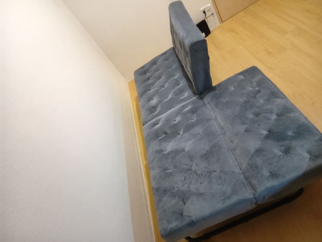 〜3/31迄：LOWYA ベロア調3人掛けソファー