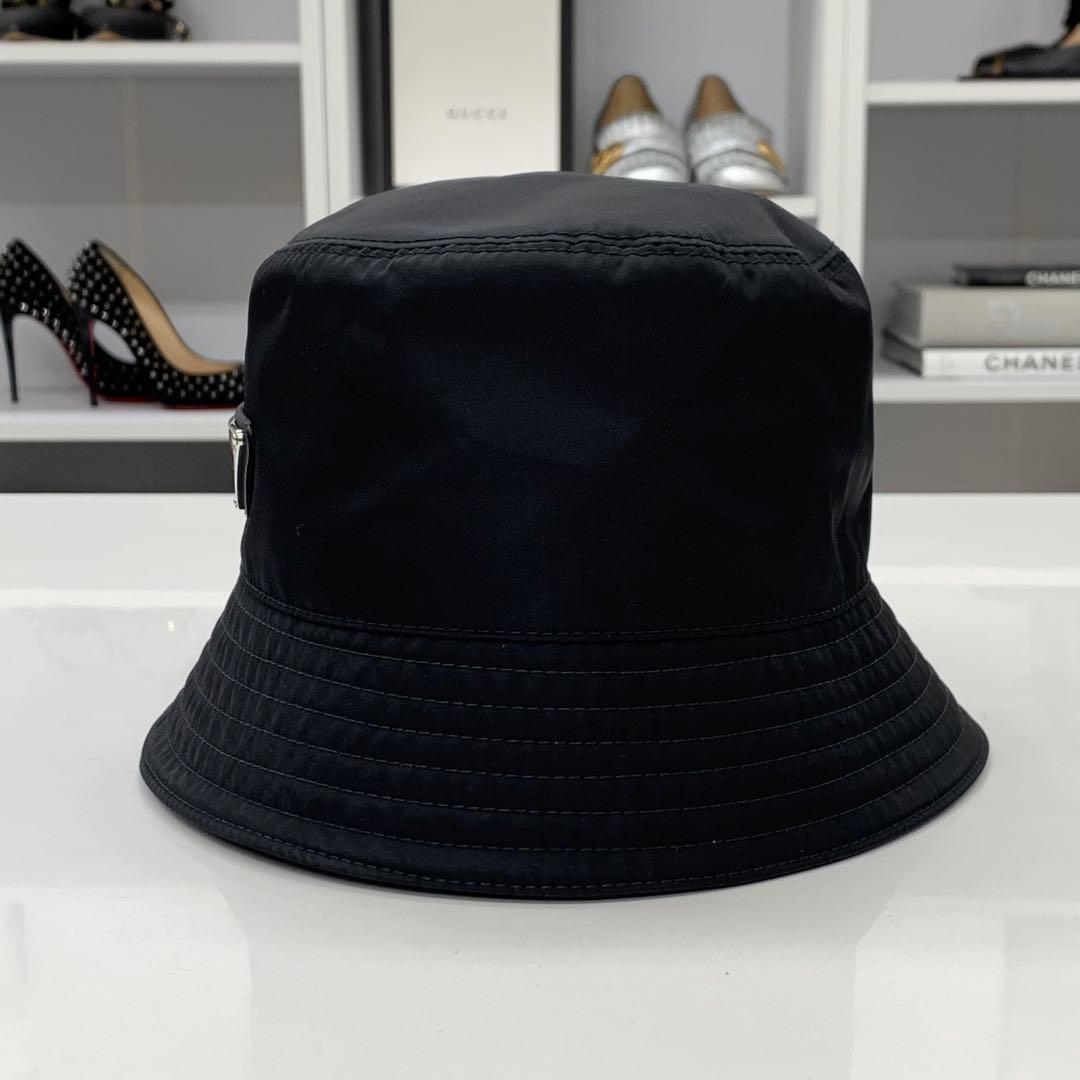 プラダ ナイロン トライアングル バケットハット ブラック