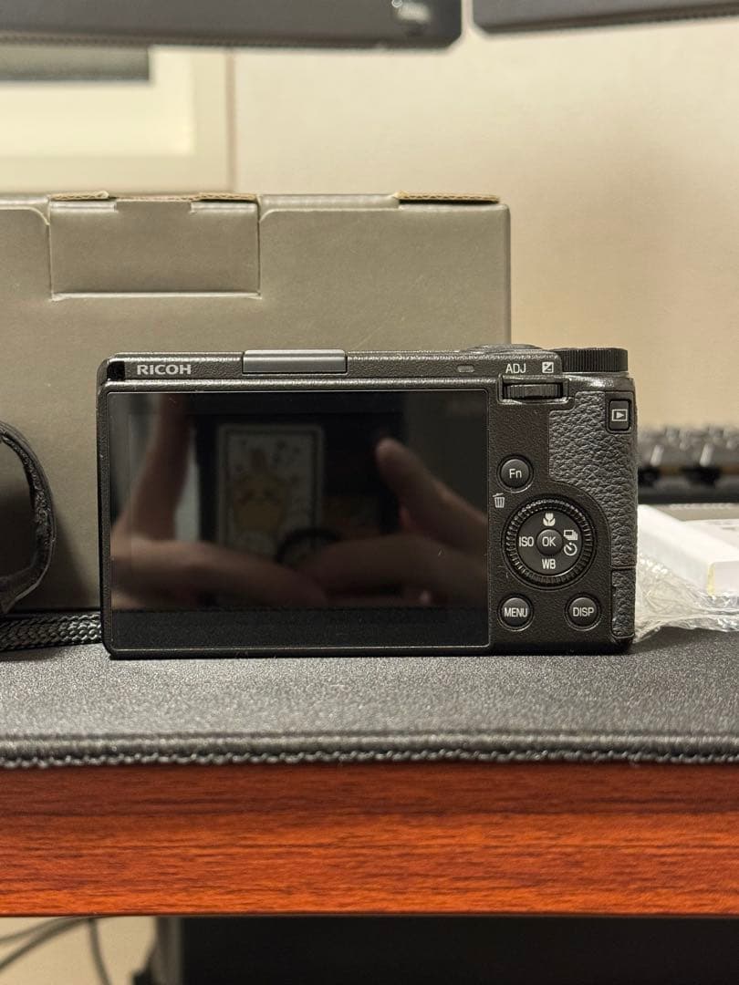 RICOH GR III コンパクトデジタルカメラ　純正ケース(GC-11)付き