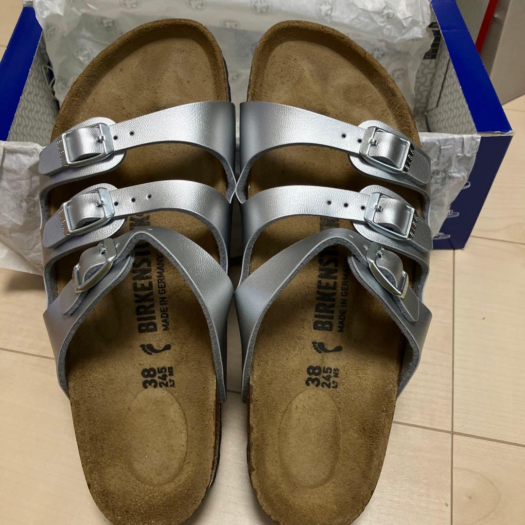 値下げ:BIRKENSTOCK シルバー サンダル 38