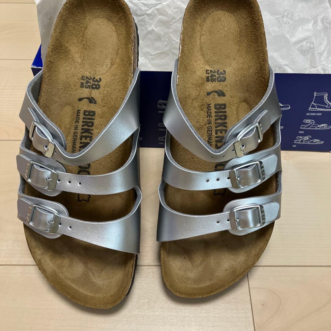 値下げ:BIRKENSTOCK シルバー サンダル 38