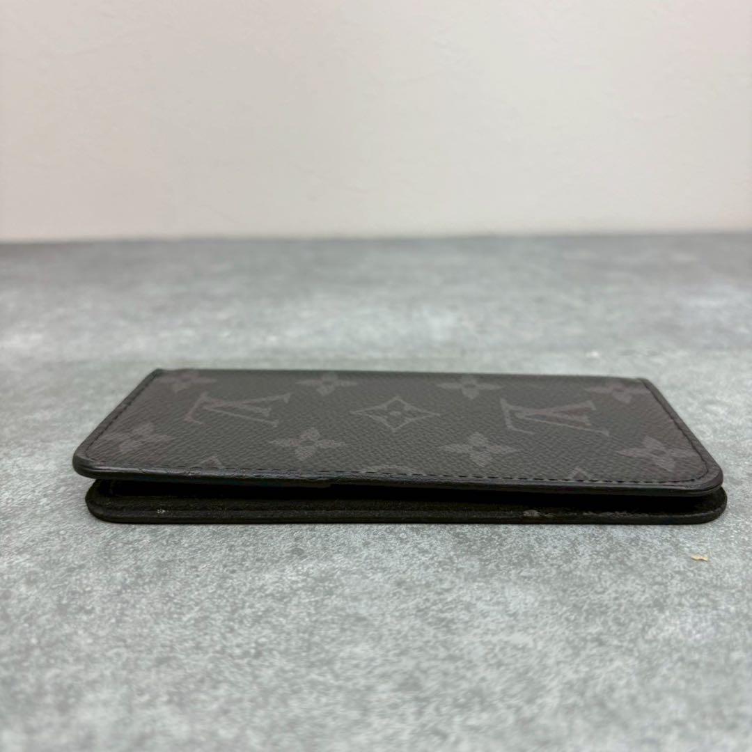 ルイヴィトン iPhone SE モノグラムエクリプス フォリオ ケース