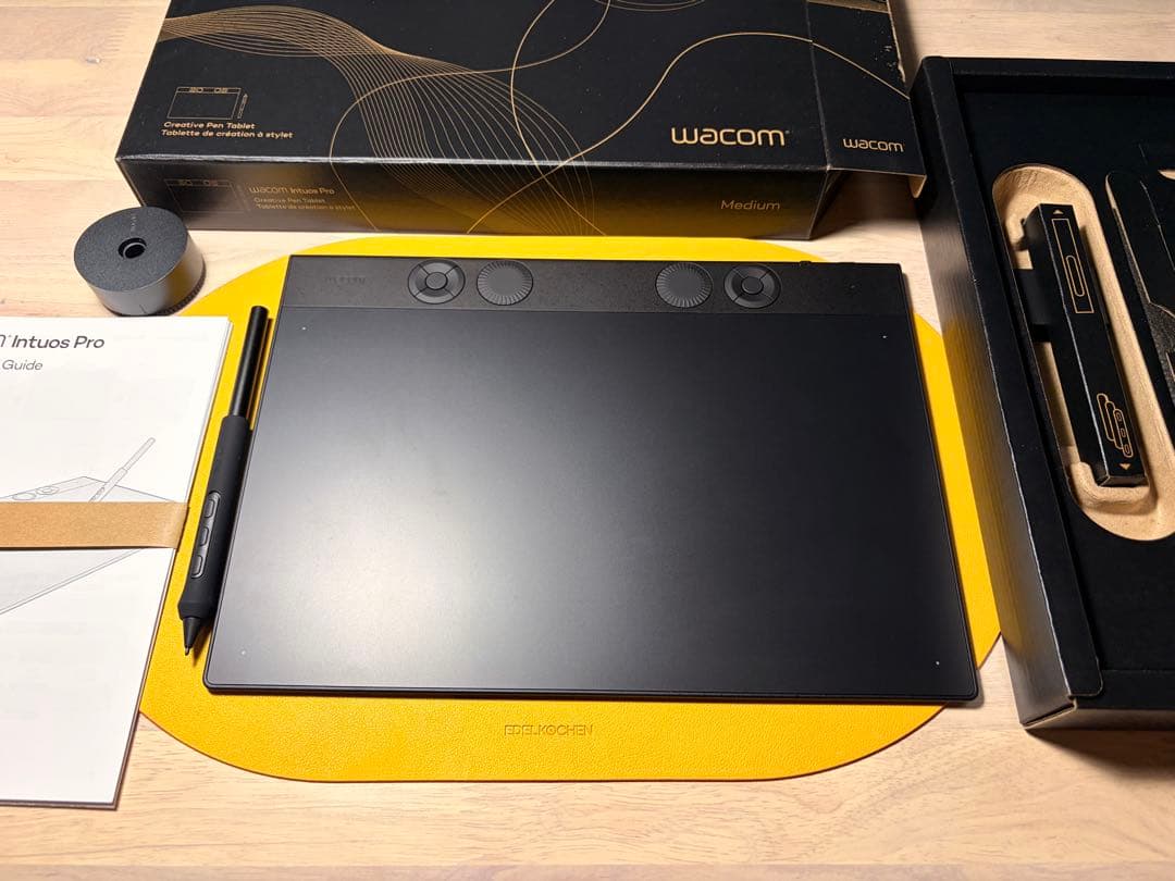 液タブ・ペンタブ Wacom Intuos Pro Medium (PTK 670)