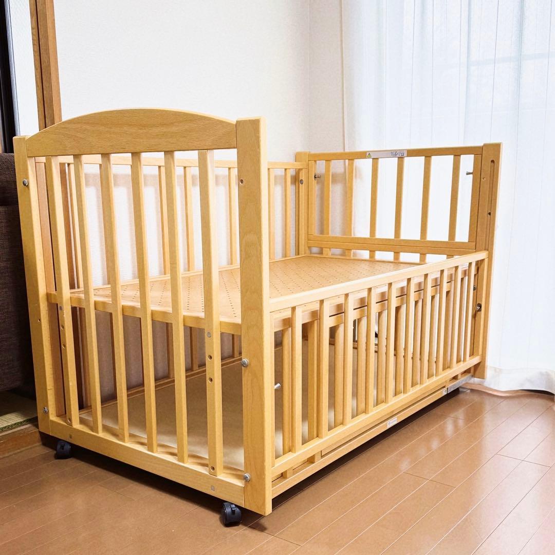 ヤマサキ　ツーオープンベビーベッド　b-side