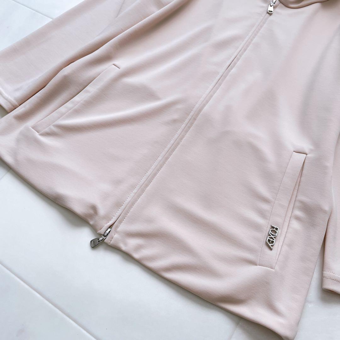 美品✨フォクシー するするパーカ マットストレッチジャージー ロゴプレート 40