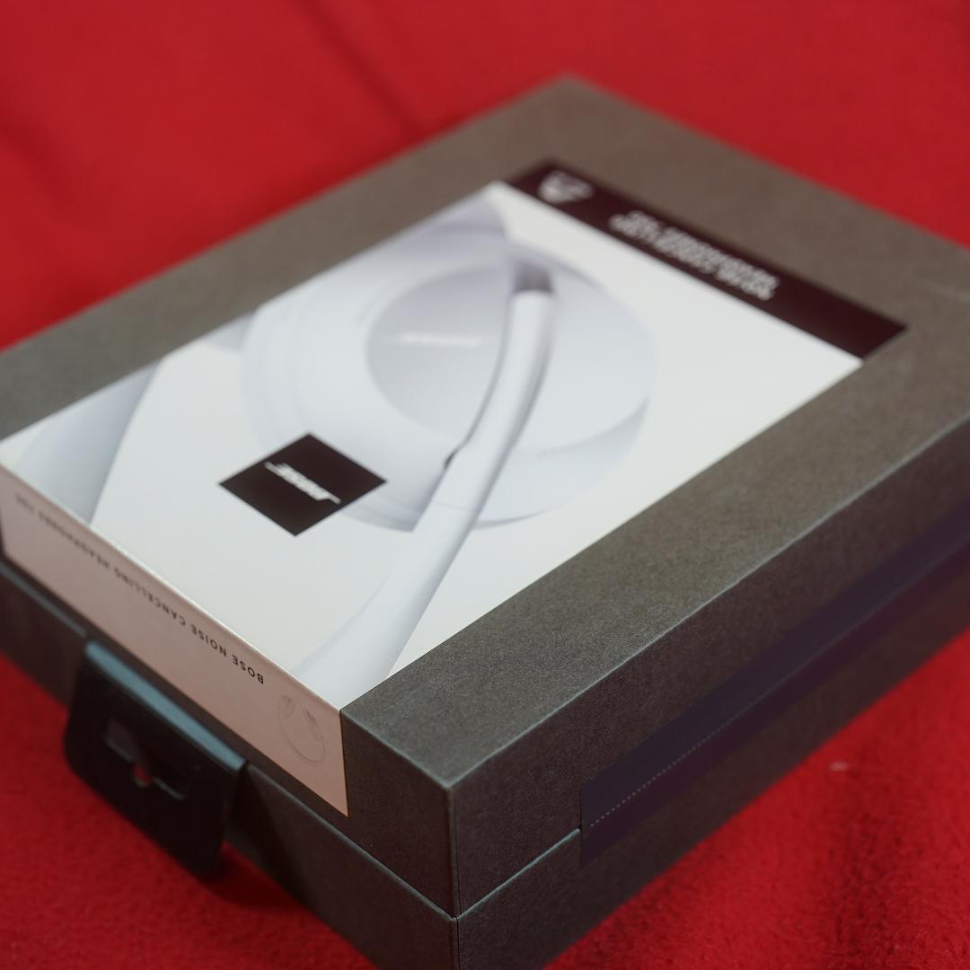 BOSE ノイズキャンセリングヘッドホン 700　ホワイト