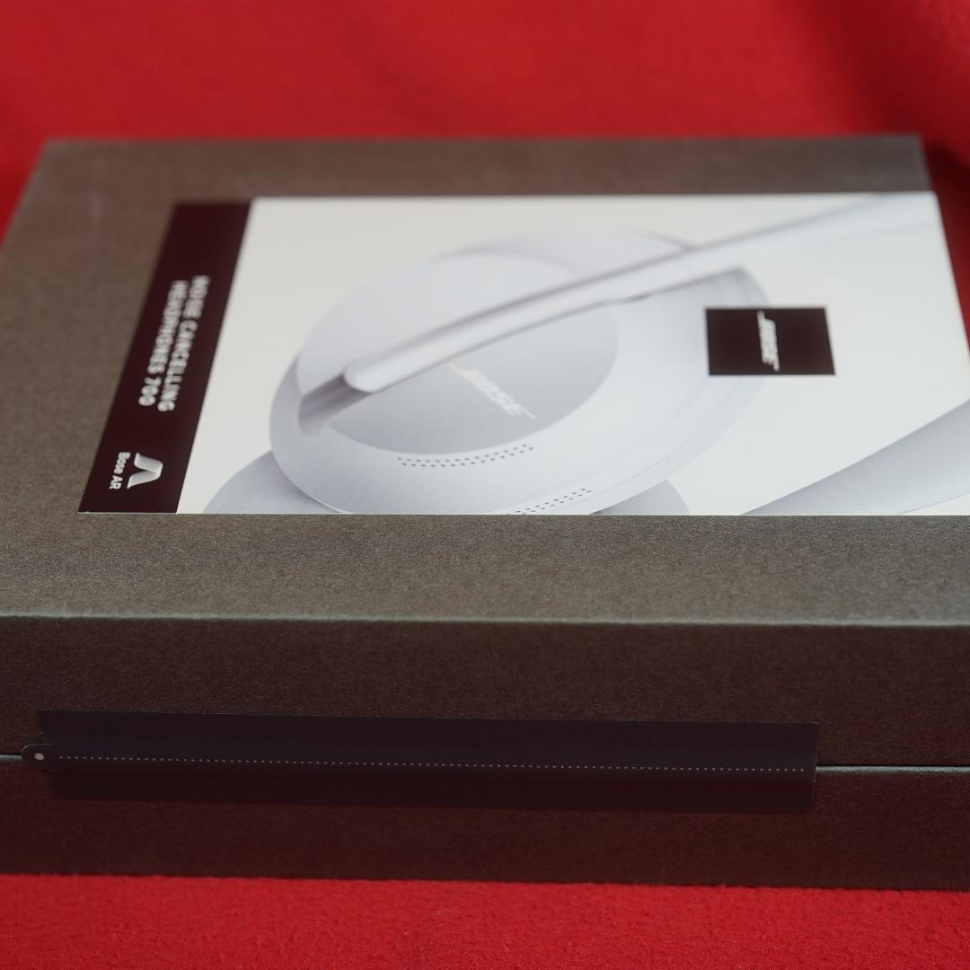 BOSE ノイズキャンセリングヘッドホン 700　ホワイト