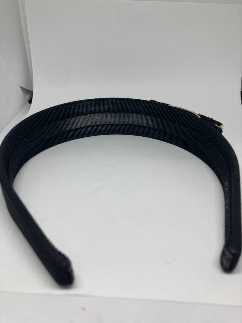 フェラガモ　カチューシャ 黒 ラインストーン