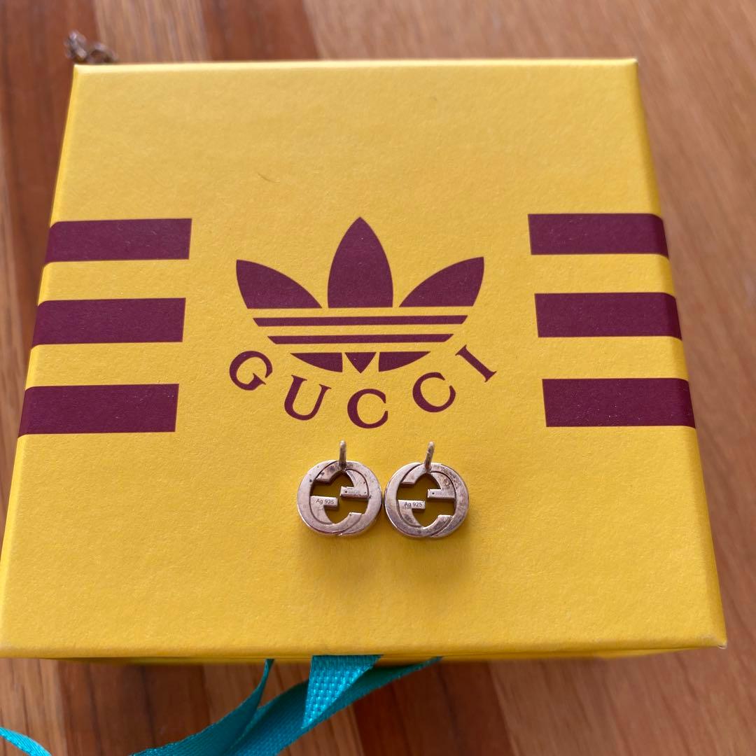 GUCCI ロゴデザイン シルバー スタッドピアス わん専用