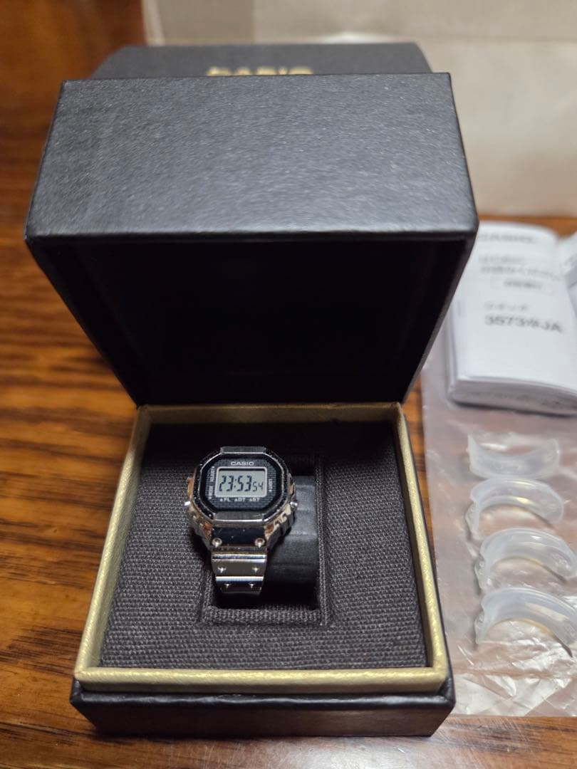 中古美品 CASIO 50周年記念リングウォッチ