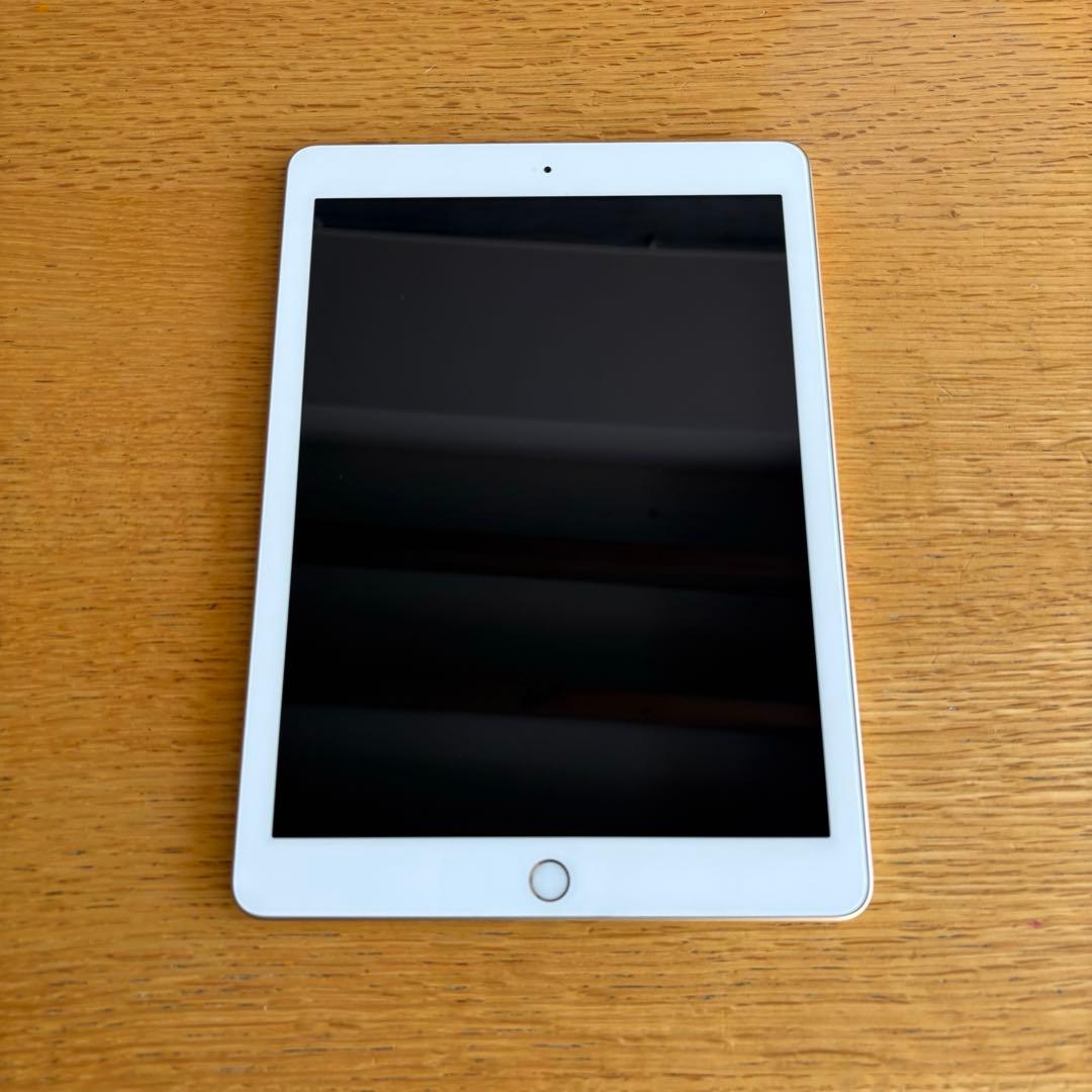 iPad 第5世代 Wi-Fiモデル 32GB 白