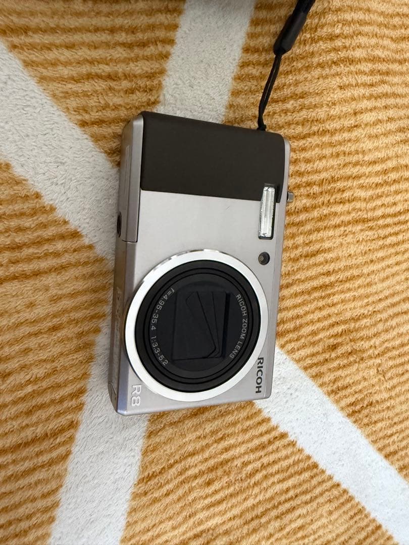 RICOH R8 デジタルカメラ シルバー ケース付