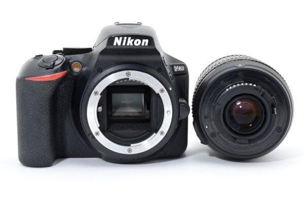 Nikon D5600 AF-S 18-135mmレンズセット　SDカード付