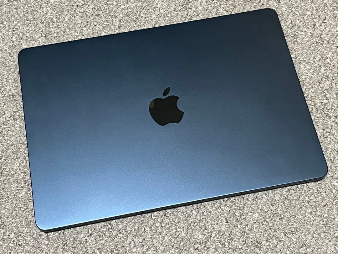 【美品】M2 MacBook Air（256GB）メモリ8GB放電40回カバー付