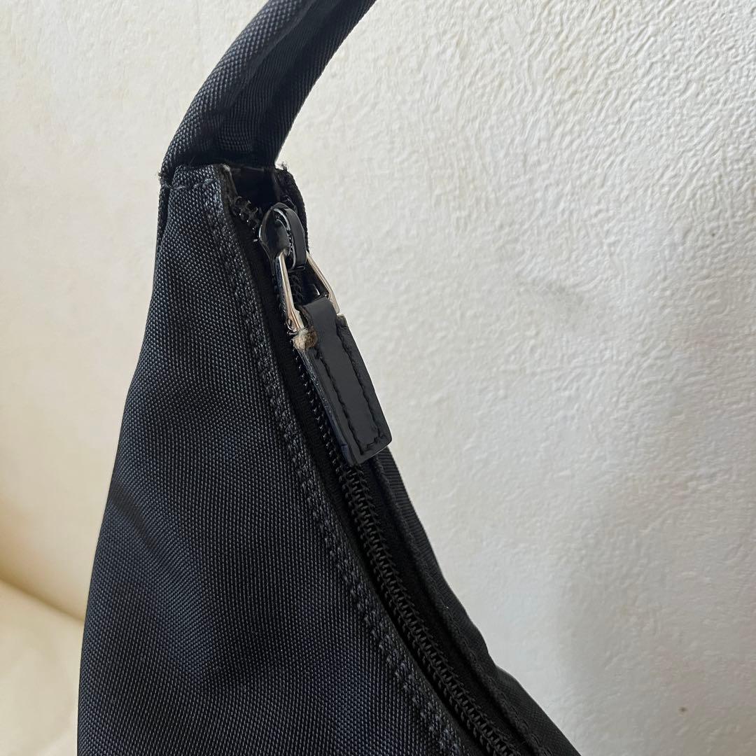 GUCCI ワンショルダーバッグ ダブルポケット