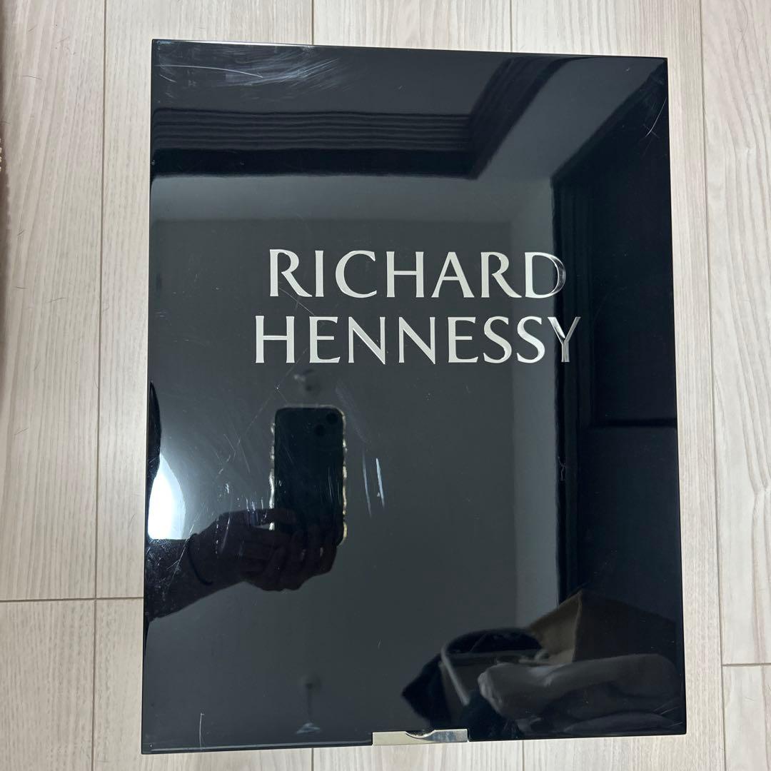 【Haruka yuki 】RICHARD HENNESSYの箱と空便