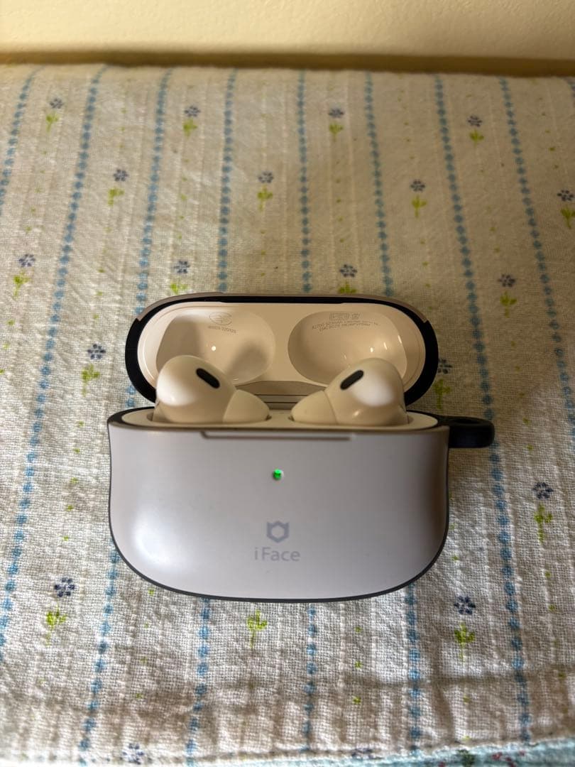 【美品】AirPods Pro（第2世代）　ライトニング版
