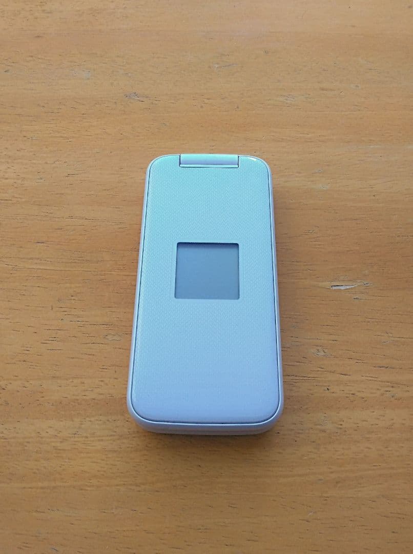 ドコモ F01-M らくらくホン 白