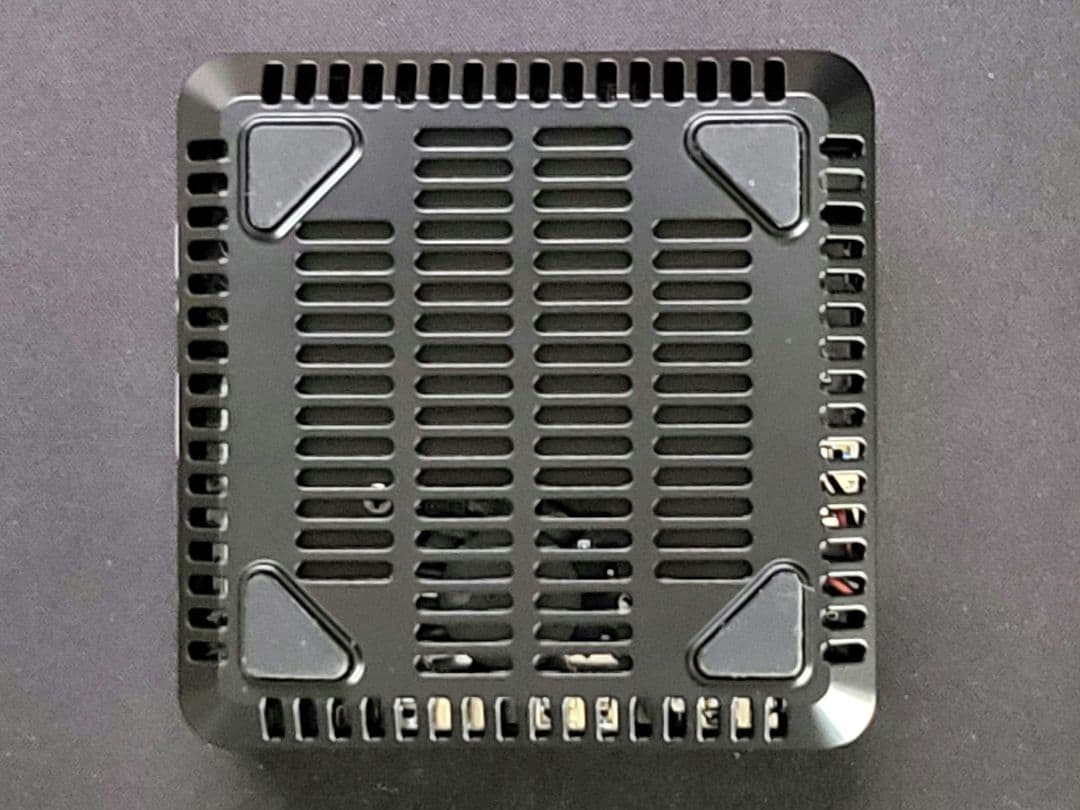 【美中古】 Minisforum EM680 SSD:512GB 付属品完備