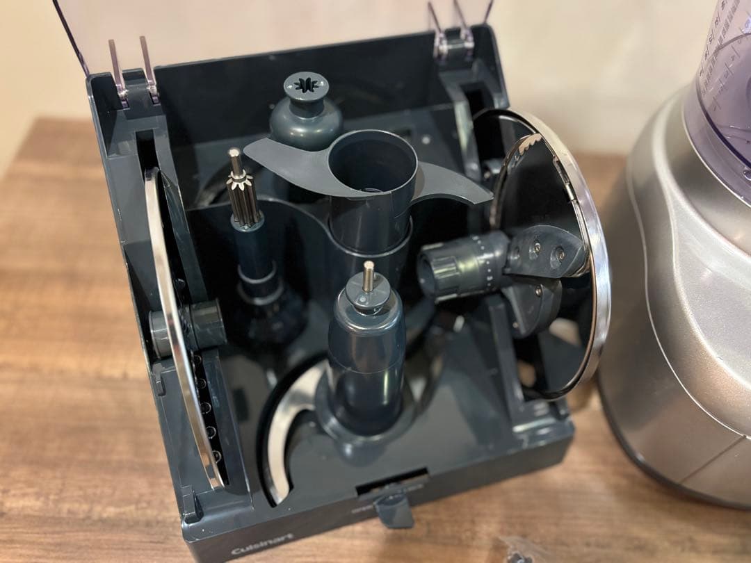 【未使用品】クイジナート フードプロセッサー CFP-26SVPCJ