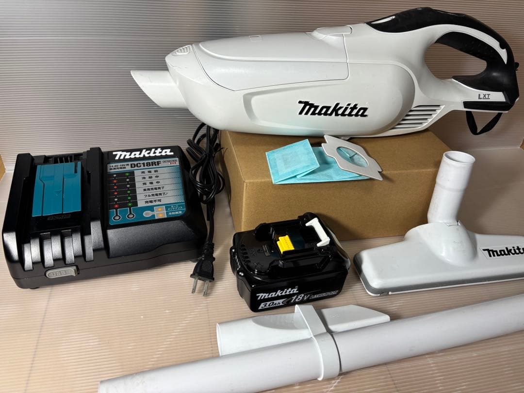 マキタ CL182FD 掃除機 クリーナー バッテリー 充電器　セット