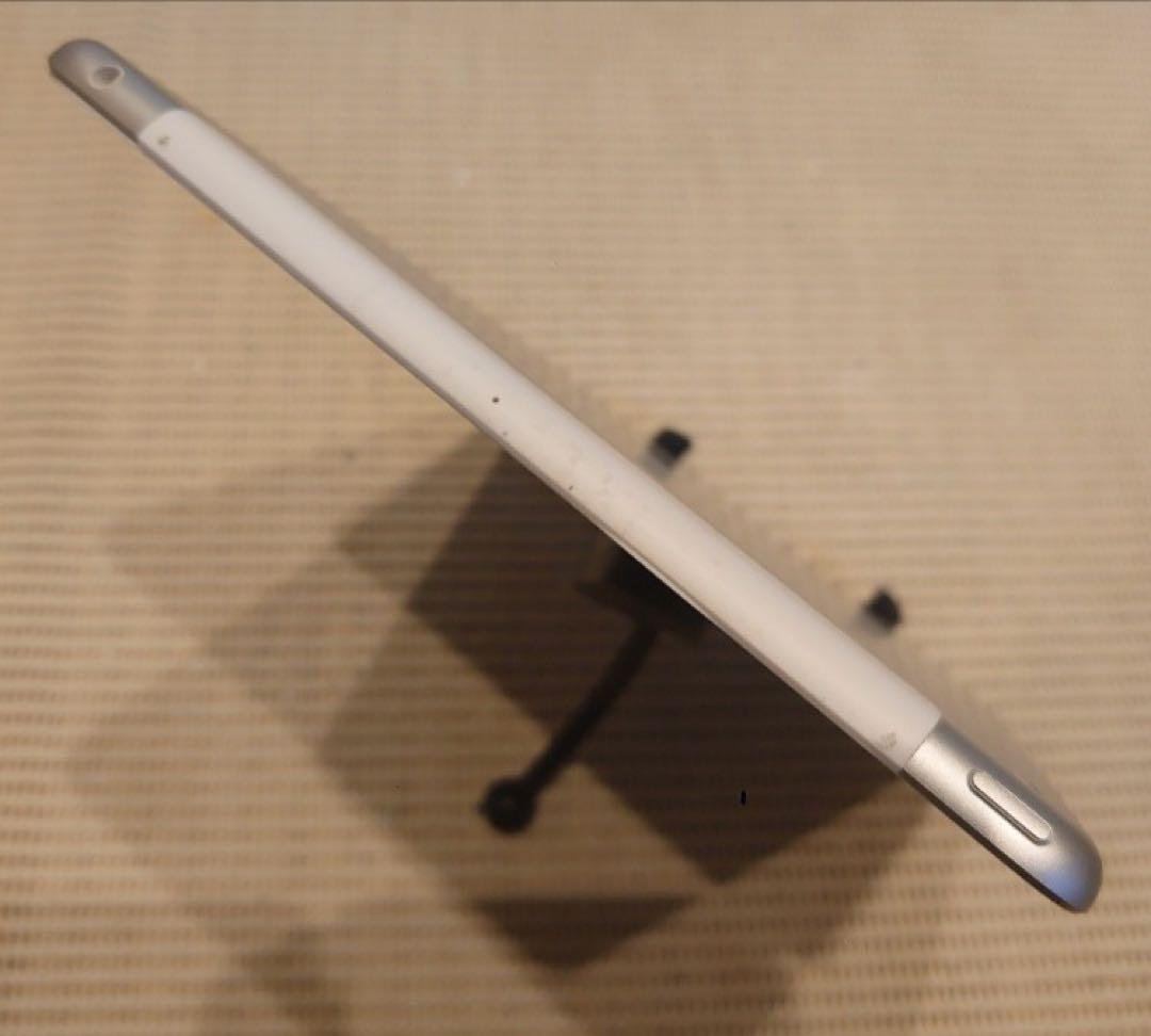 FNXKC動作品SIMフリーiPad第8世代本体128GB送料込ジャンク品