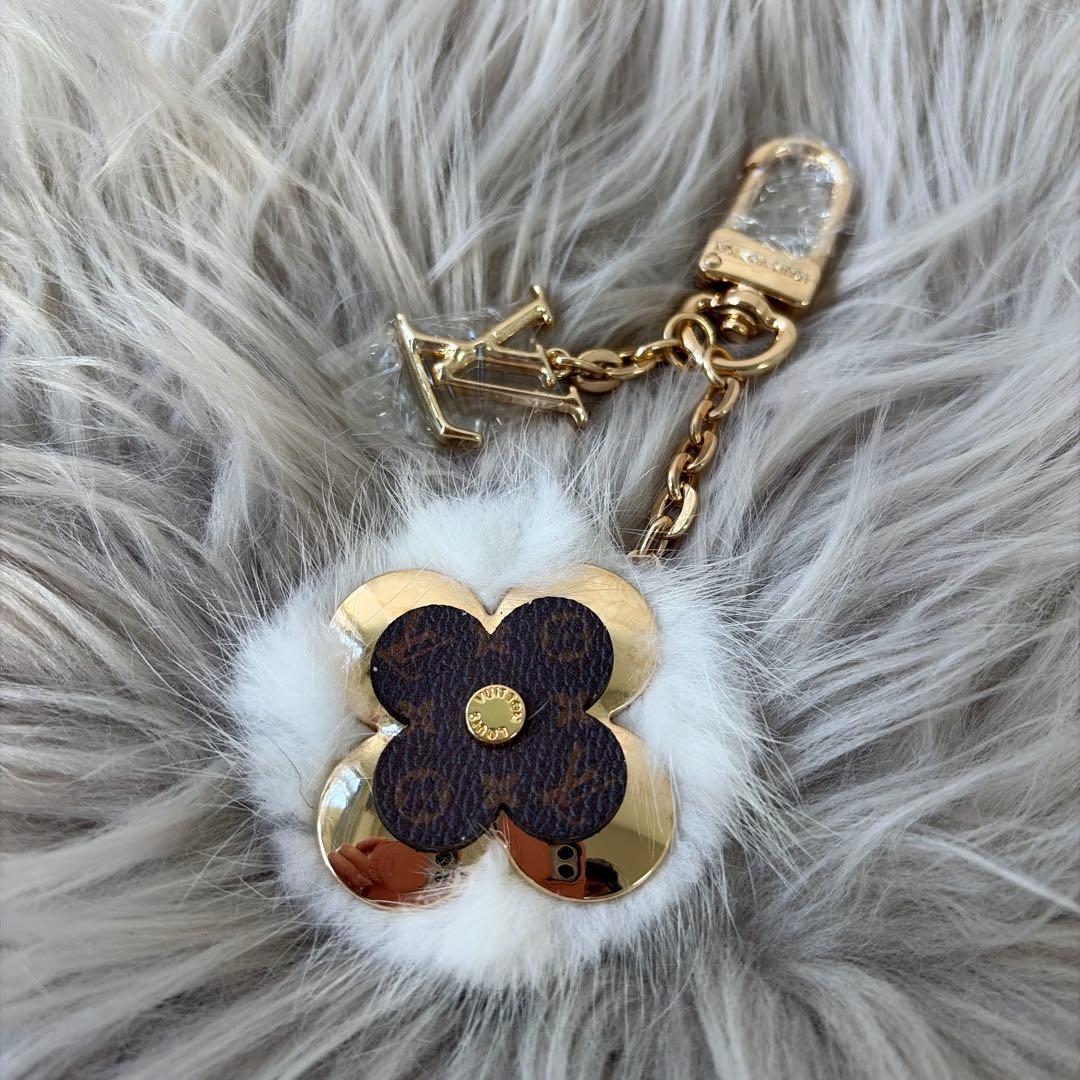 BIGSALE フラワー型ファー付きチャーム ゴールド