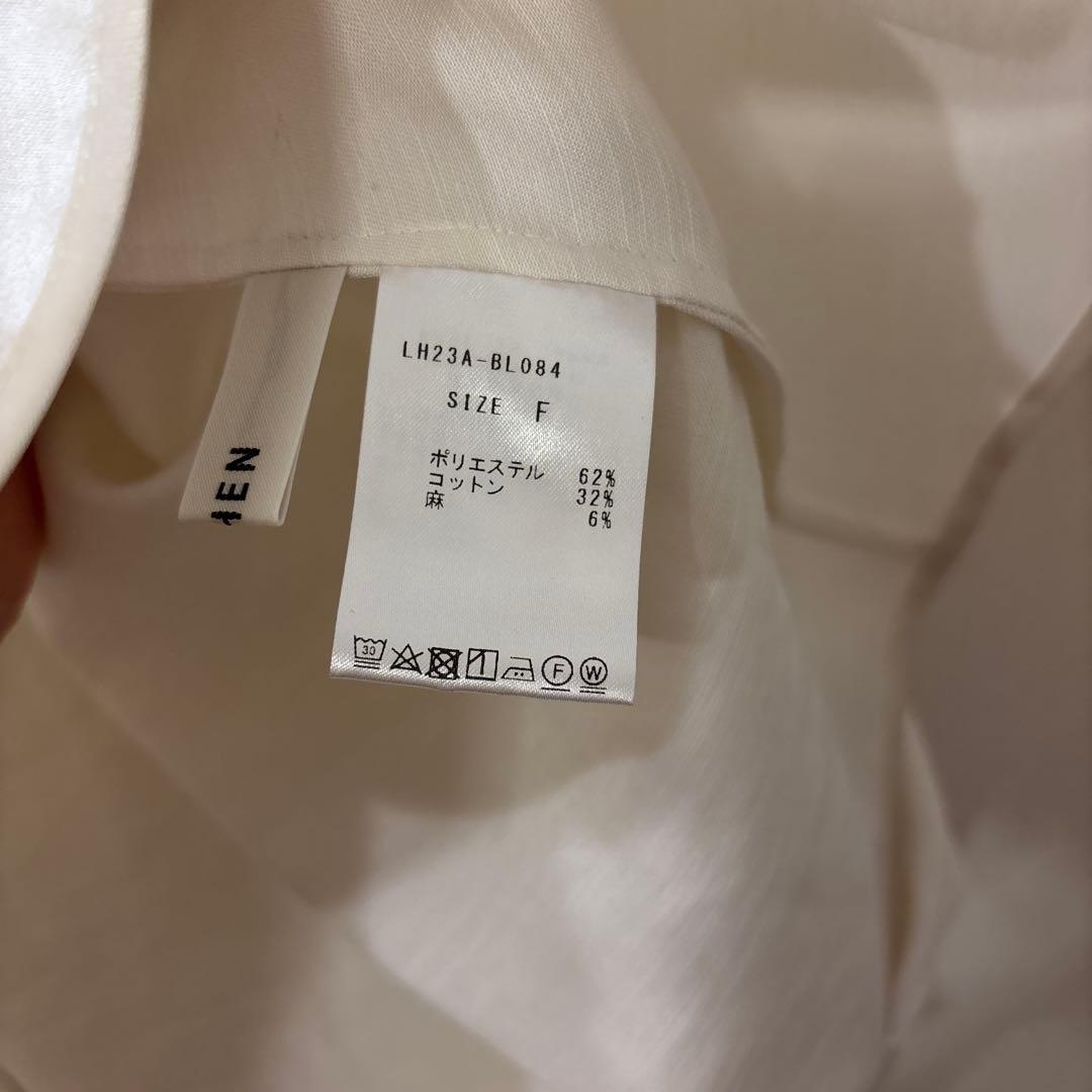 LOHENブライトサテンフロントタックブラウス