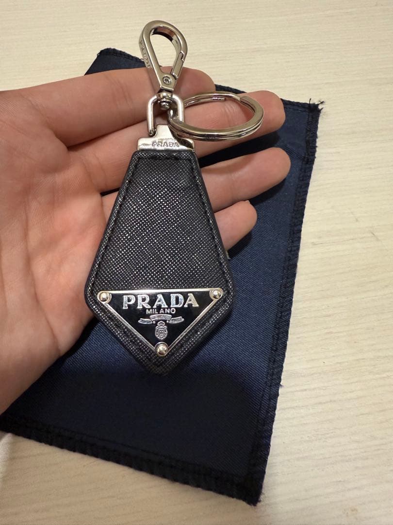 PRADA サフィアーノ キーリング　ブラック