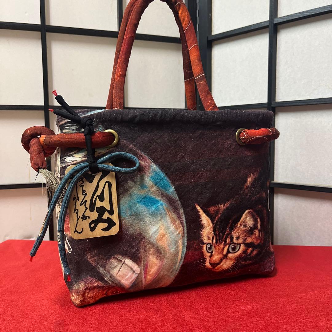 金魚鉢の側の猫 一閑張り バッグ かごバッグ ハンドバッグ 猫 茶トラ キジトラ
