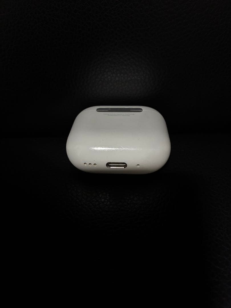 和*斐様 AirPods4 中古品　ノイズキャンセル