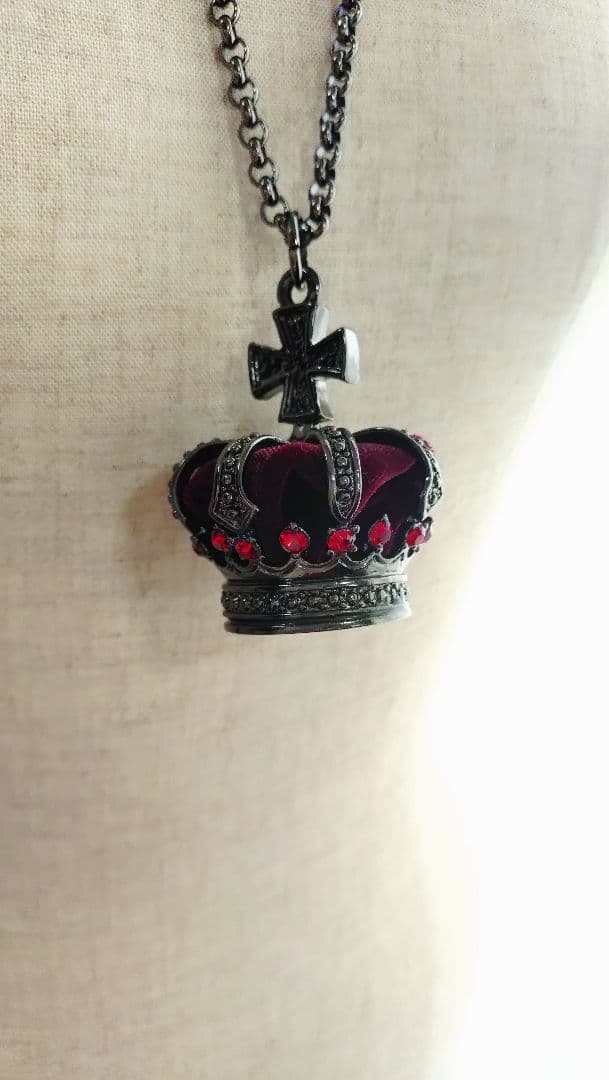 BPN ブラックピースナウ　王冠　ネックレス　チャーム