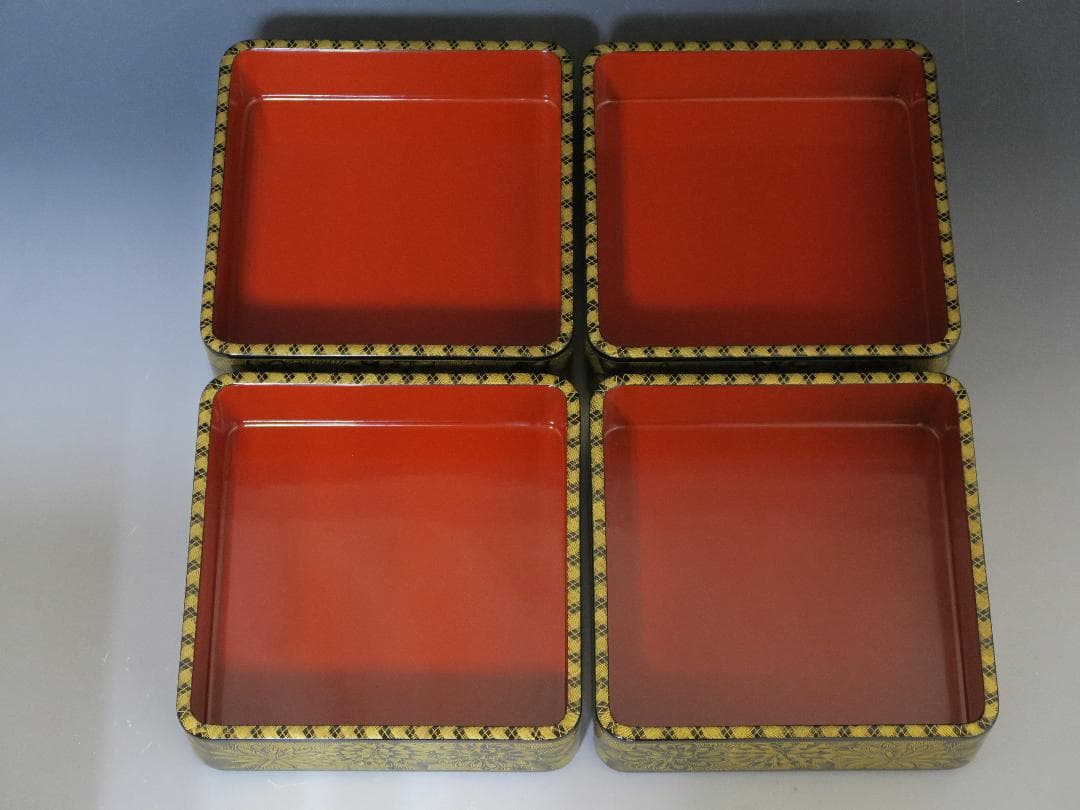 【輪島塗】極上菊詰沈金 四段重箱 内朱塗 蓋二枚 縁網代沈金重台付 天然木 共箱