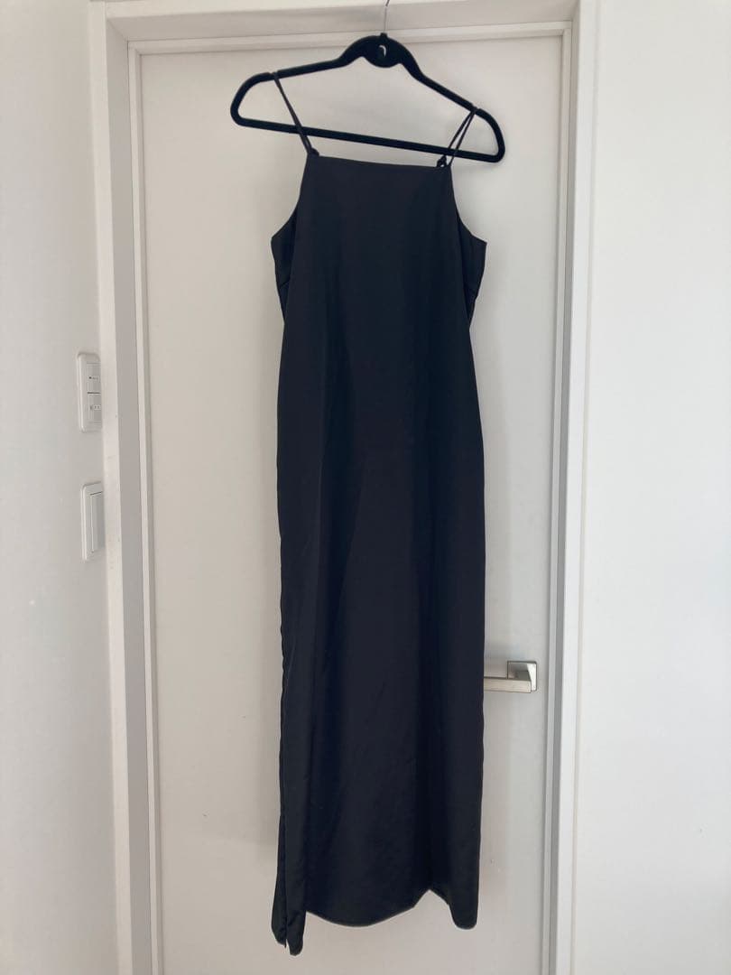 yaeFastener slit satin dressファスナースリットサテン