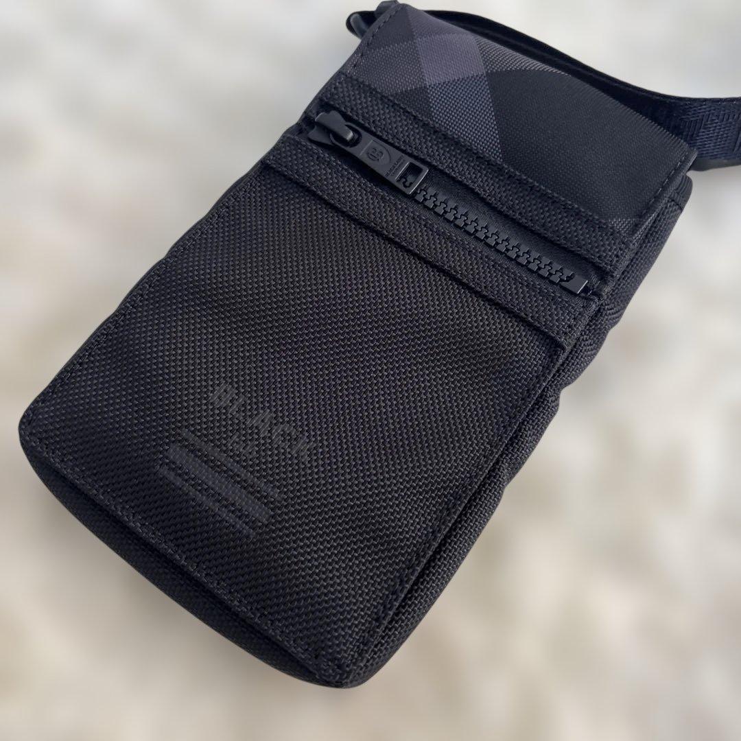 【BLACK LABEL】ブラック チェック柄 ミニショルダーバッグ　サコッシュ