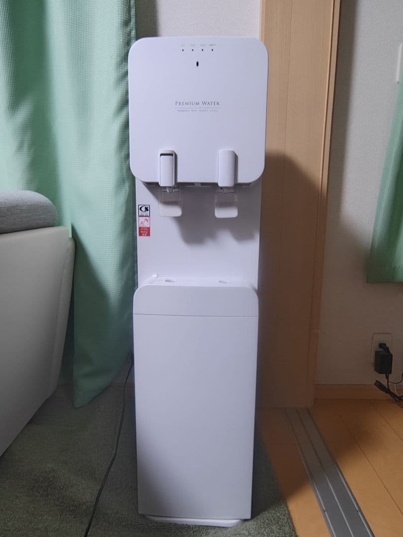 プレミアムウォーター　 ウォーターサーバー本体　famfit ホワイト