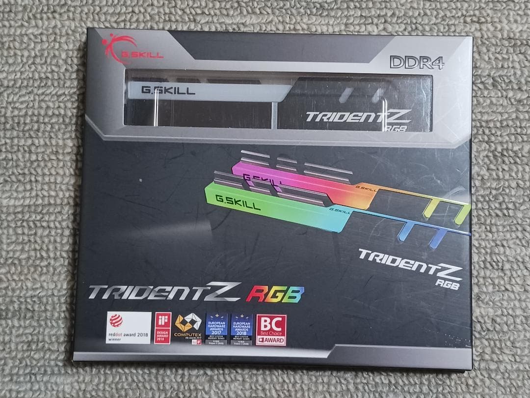 メモリー G.SKILL F4-2666C18D-16GTZR