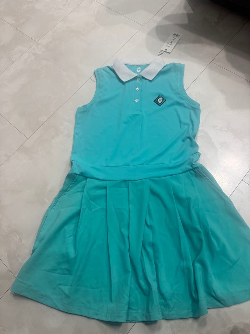 V12 ゴルフワンピース 黒とターコイズ　Mサイズ　(各一点)