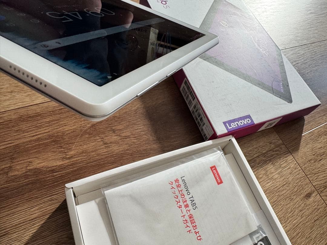 Lenovo TAB5 タブレット ホワイト　防水