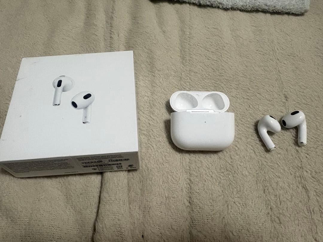 AirPods本体 充電ケース付き(第3世代)