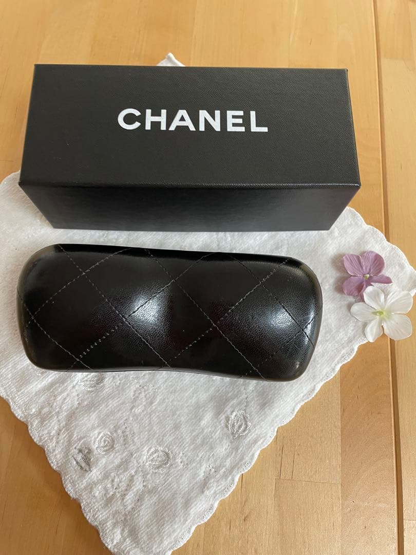 いちごみるくCHANEL キャットアイサングラス ブラック
