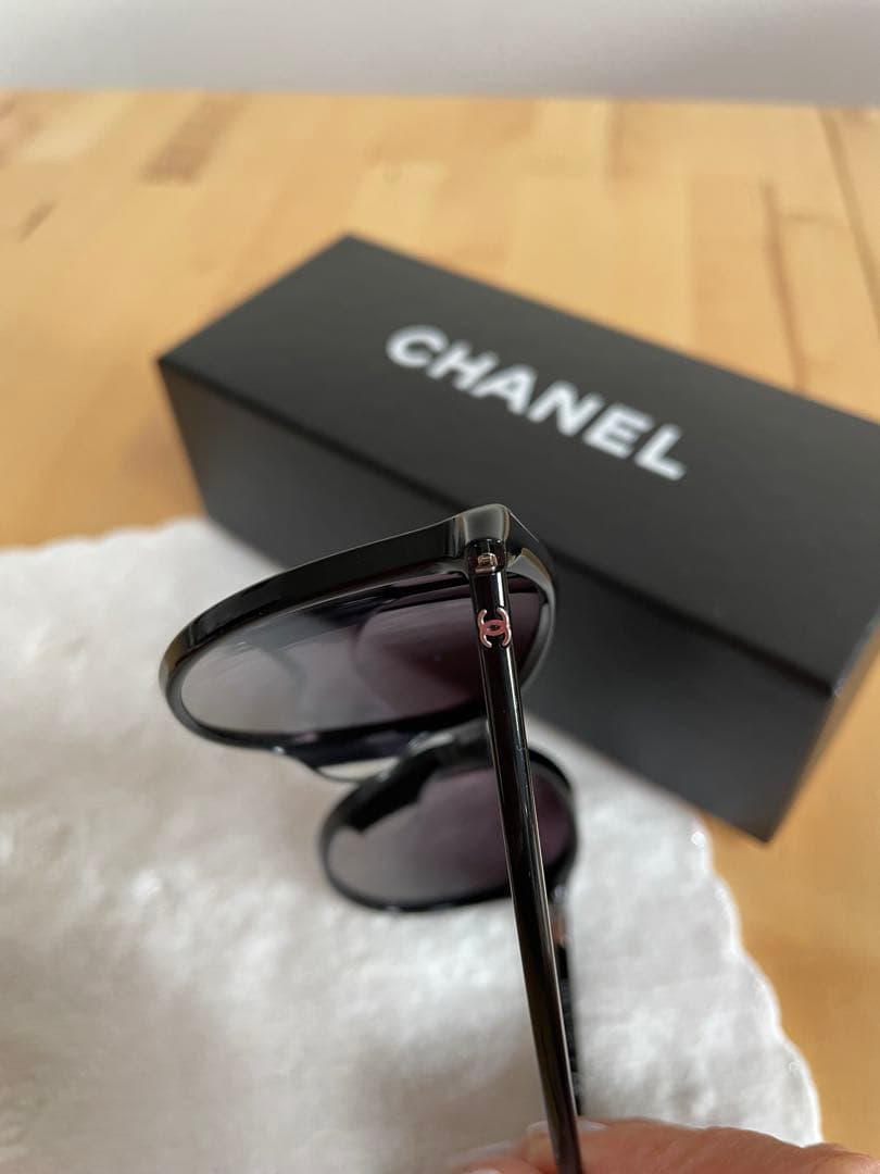 いちごみるくCHANEL キャットアイサングラス ブラック