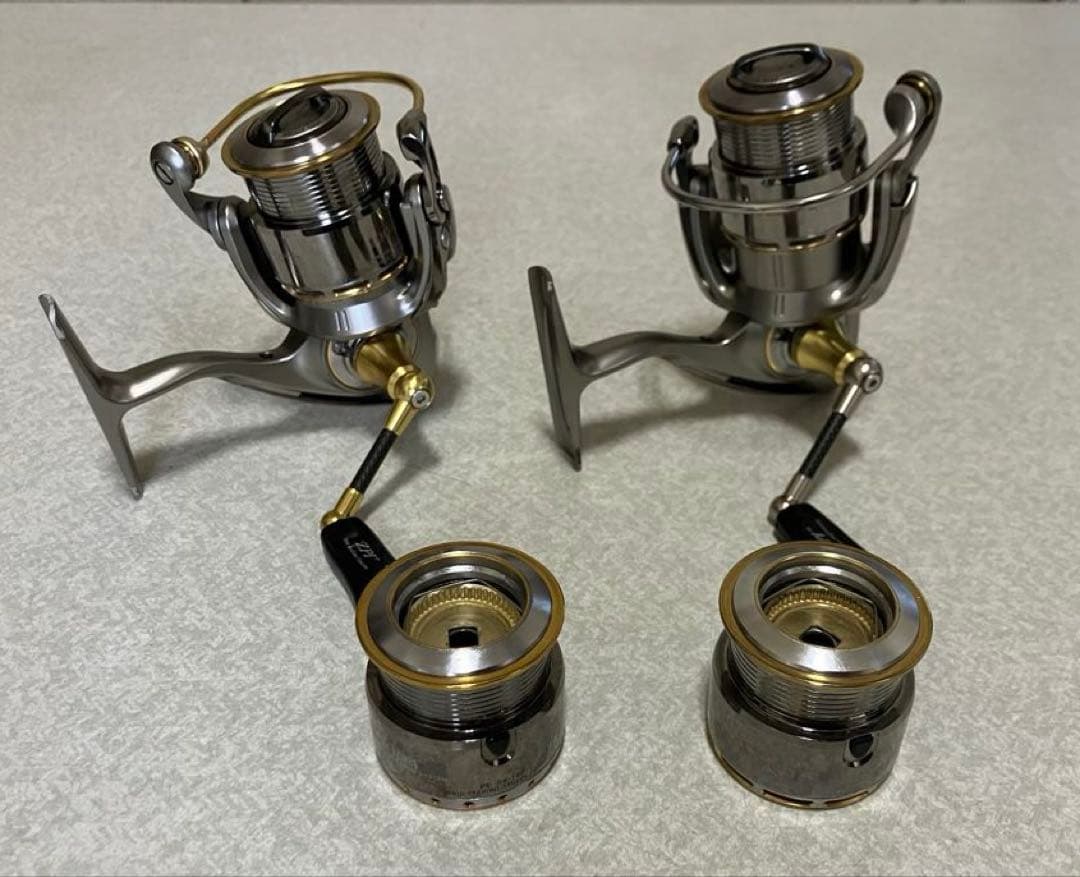 05イグジスト2004 カスタム2台