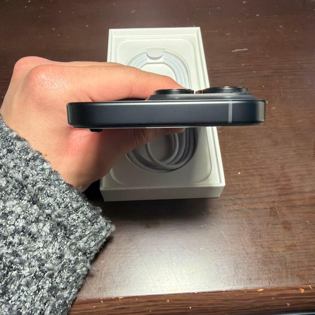 極美品　iPhone 16 pro ブラック　128GB