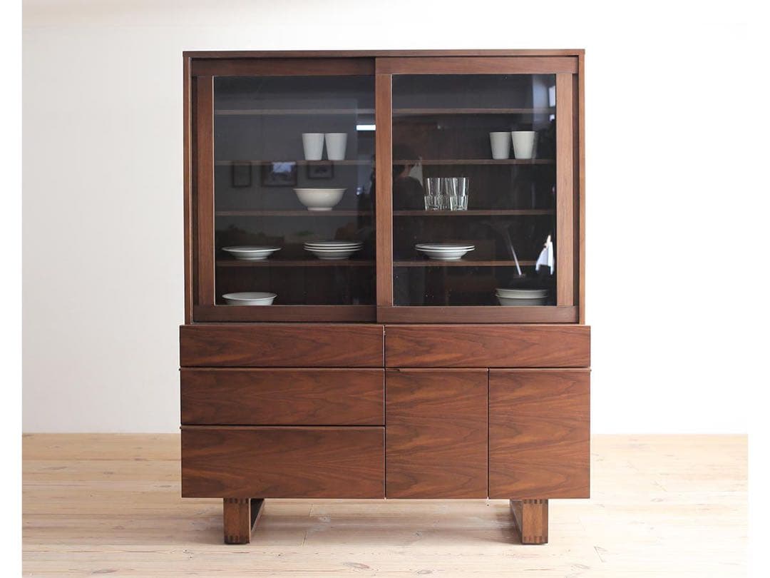 【ほぼ新品】BIS / ビス 北欧風ウッド製ガラス扉食器棚