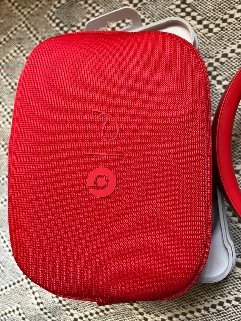 Beats Solo 4 “Ruby Red” Beats x JENNIE