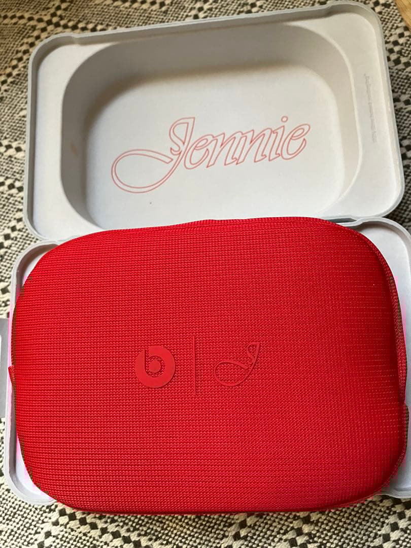 Beats Solo 4 “Ruby Red” Beats x JENNIE
